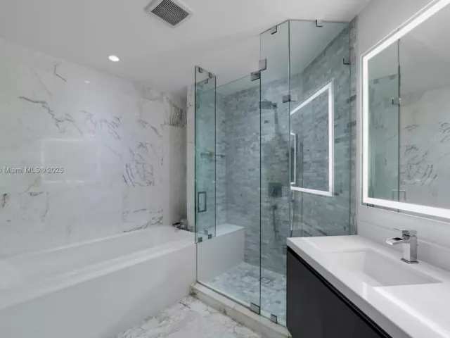 2-bedroom condo for sale in Miami - 851 NE 1st Ave 4403 - MondialRealty