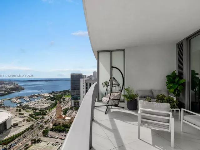 2-bedroom condo for sale in Miami - 851 NE 1st Ave 4403 - MondialRealty