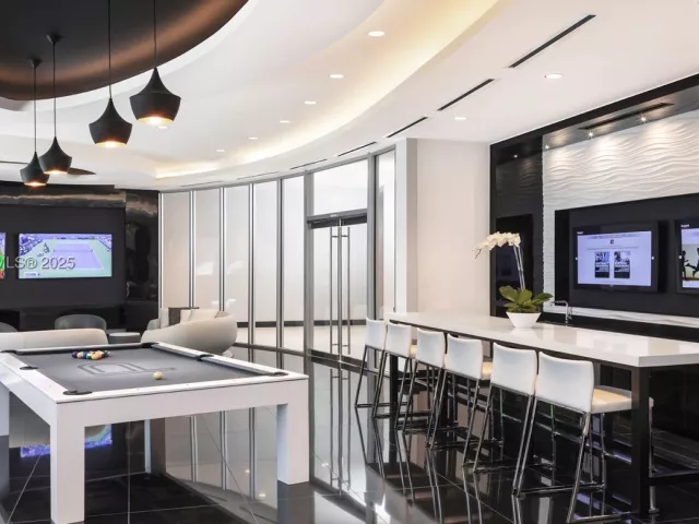 2-bedroom condo for sale in Miami - 851 NE 1st Ave 4403 - MondialRealty
