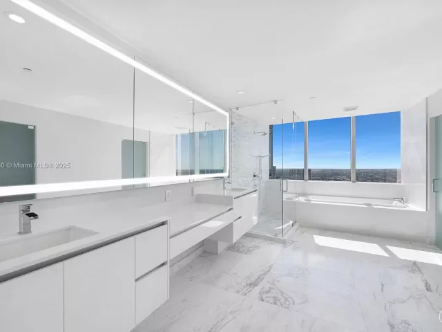 4-bedroom condo for sale in Miami - 851 NE 1st Ave 4401/4402 - MondialRealty