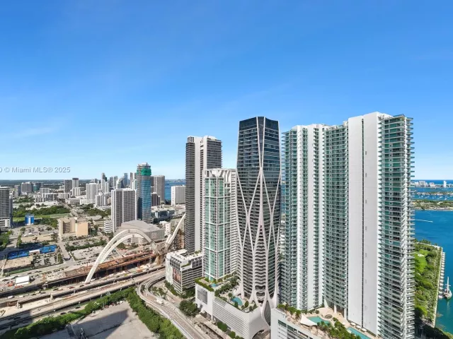 4-bedroom condo for sale in Miami - 851 NE 1st Ave 4401/4402 - MondialRealty