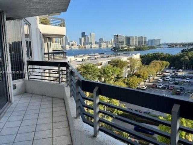 2-bedroom condo for sale in Aventura - 3400 NE 192nd St 802 - MondialRealty