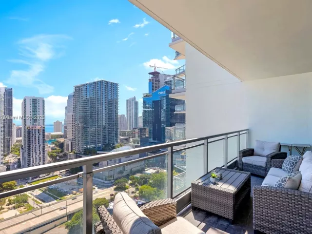 2-bedroom condo for sale in Miami - 92 SW 3rd St 3012 - MondialRealty