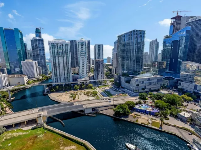 2-bedroom condo for sale in Miami - 92 SW 3rd St 3012 - MondialRealty