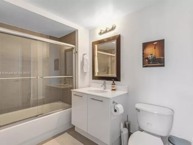 2-bedroom condo for sale in Miami - 92 SW 3rd St 3012 - MondialRealty