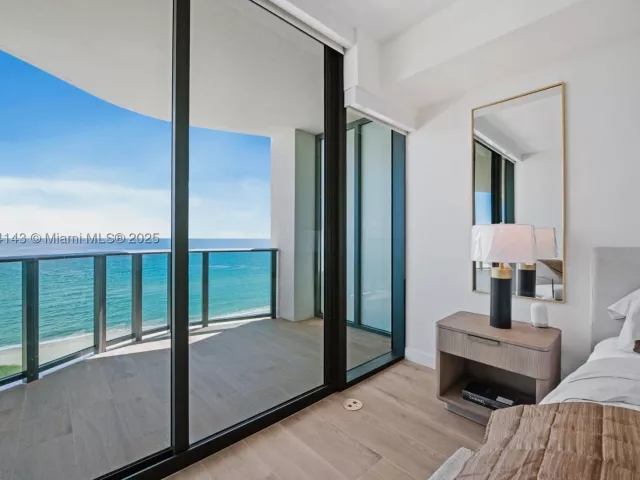 2-bedroom condo for rent in Pompano Beach - 900 N Ocean Blvd 1005 - MondialRealty