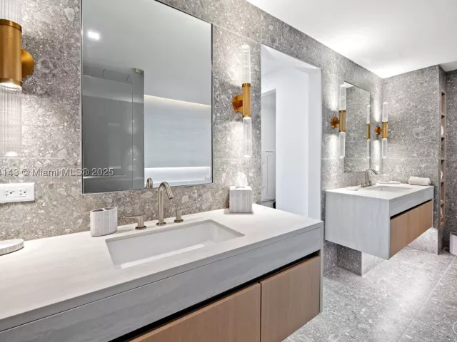 2-bedroom condo for rent in Pompano Beach - 900 N Ocean Blvd 1005 - MondialRealty