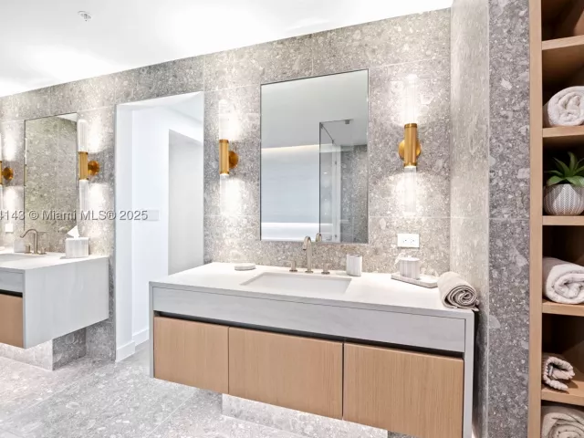 2-bedroom condo for rent in Pompano Beach - 900 N Ocean Blvd 1005 - MondialRealty