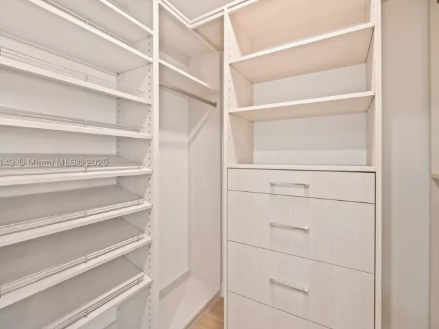 2-bedroom condo for rent in Pompano Beach - 900 N Ocean Blvd 1005 - MondialRealty
