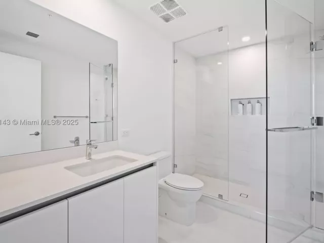 2-bedroom condo for rent in Pompano Beach - 900 N Ocean Blvd 1005 - MondialRealty