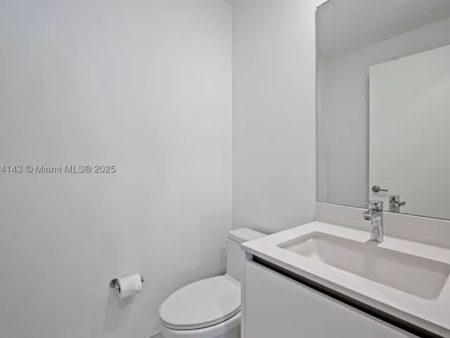 2-bedroom condo for rent in Pompano Beach - 900 N Ocean Blvd 1005 - MondialRealty
