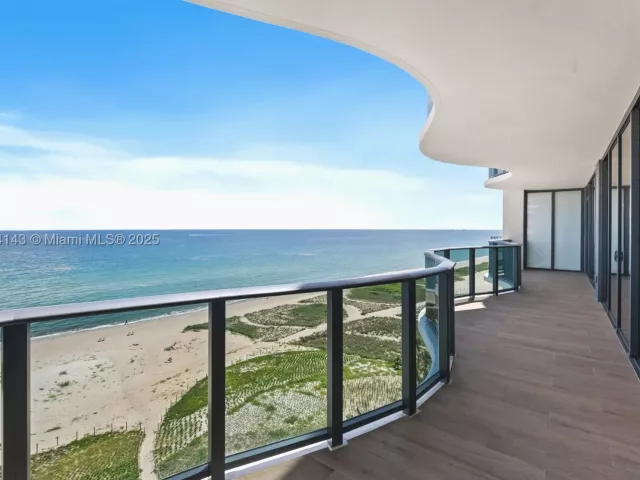 2-bedroom condo for rent in Pompano Beach - 900 N Ocean Blvd 1005 - MondialRealty