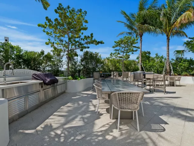 2-bedroom condo for rent in Pompano Beach - 900 N Ocean Blvd 1005 - MondialRealty