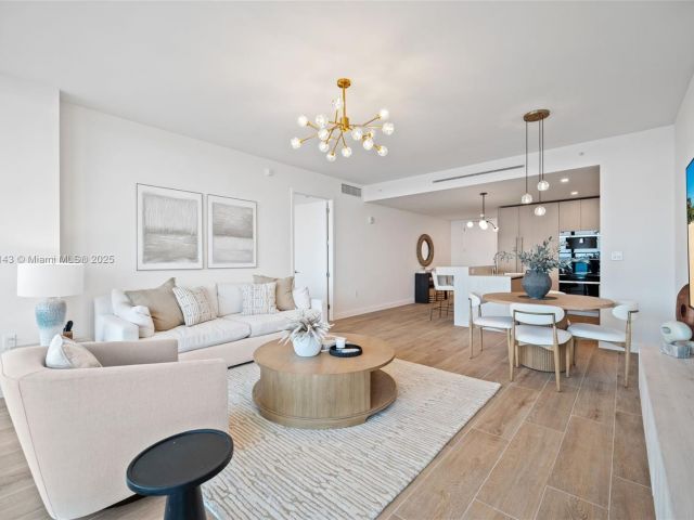 Apartment for rent  Unit #1005 - photo 6645787