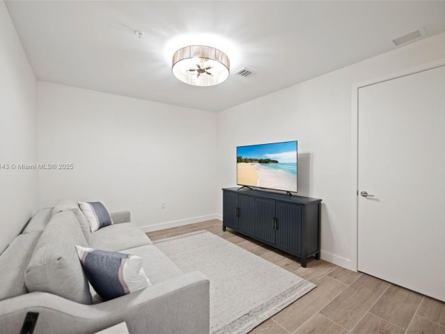 Apartment for rent  Unit #1005 - photo 6645788