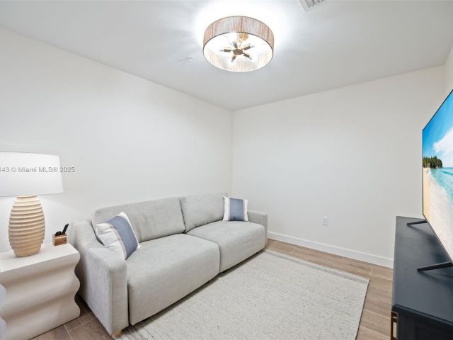 Apartment for rent  Unit #1005 - photo 6645789