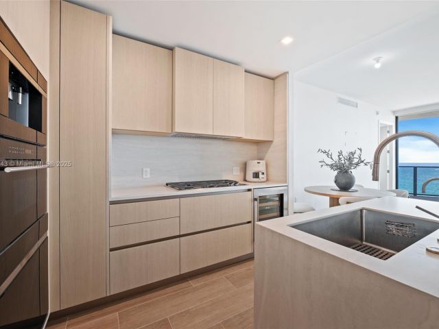 Apartment for rent  Unit #1005 - photo 6645791