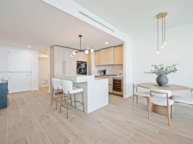 Apartment for rent  Unit #1005 - photo 6645796