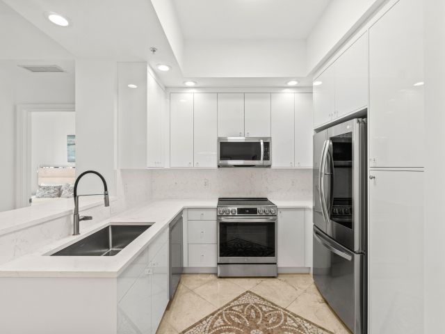 Apartment for rent  Unit #1014 - photo 6659894