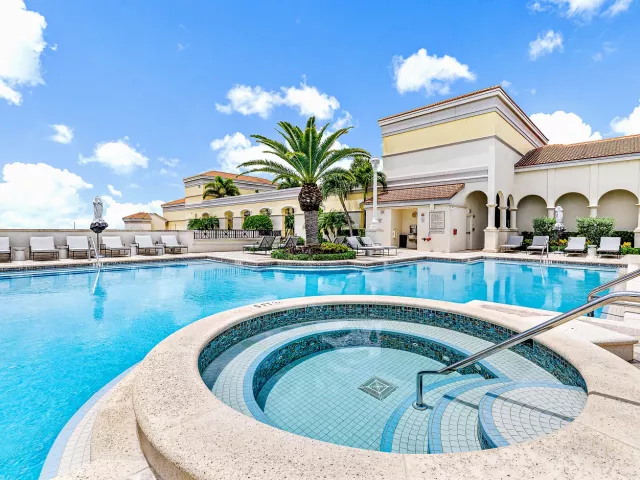 2-bedroom condo for rent in West Palm Beach - 701 S Olive Avenue 1014 - MondialRealty