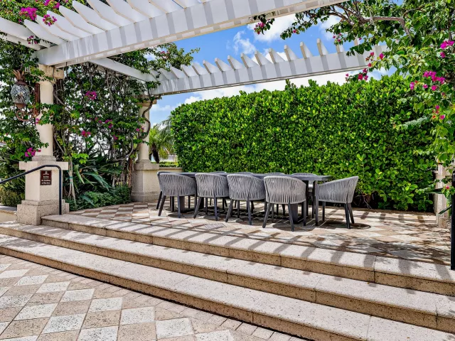 2-bedroom condo for rent in West Palm Beach - 701 S Olive Avenue 1014 - MondialRealty