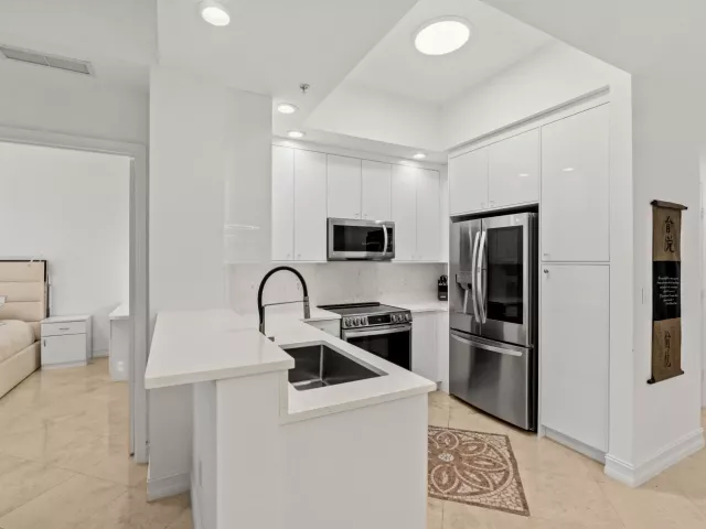 2-bedroom condo for rent in West Palm Beach - 701 S Olive Avenue 1014 - MondialRealty