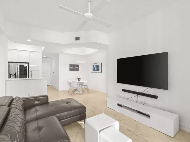 2-bedroom condo for rent in West Palm Beach - 701 S Olive Avenue 1014 - MondialRealty