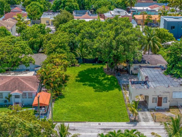 4-bedroom home for sale in Miami - 1376 NW 32nd St - MondialRealty