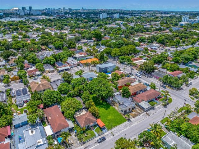 4-bedroom home for sale in Miami - 1376 NW 32nd St - MondialRealty