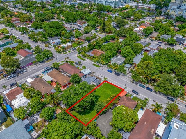 4-bedroom home for sale in Miami - 1376 NW 32nd St - MondialRealty