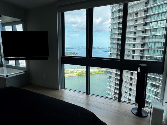 1-bedroom condo for sale in Miami - 650 NE 32nd Street 4307 - MondialRealty