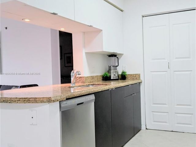 1-bedroom condo for rent in Aventura -  - MondialRealty