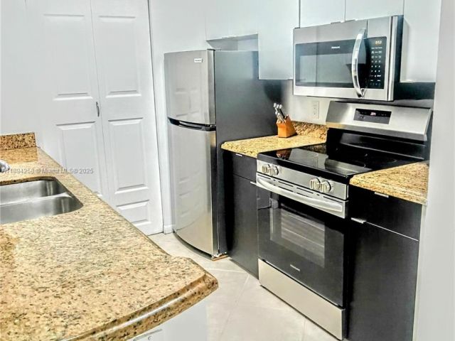 1-bedroom condo for rent in Aventura -  - MondialRealty