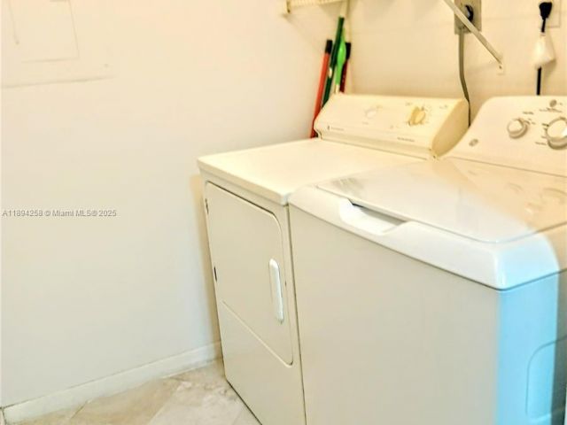 1-bedroom condo for rent in Aventura -  - MondialRealty