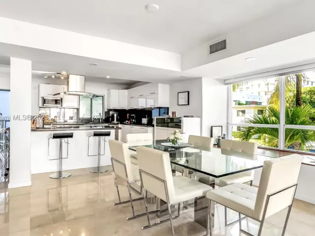 2-bedroom home for sale in Bay Harbor Islands - 10090 Bay Harbor Ter 10090 - MondialRealty