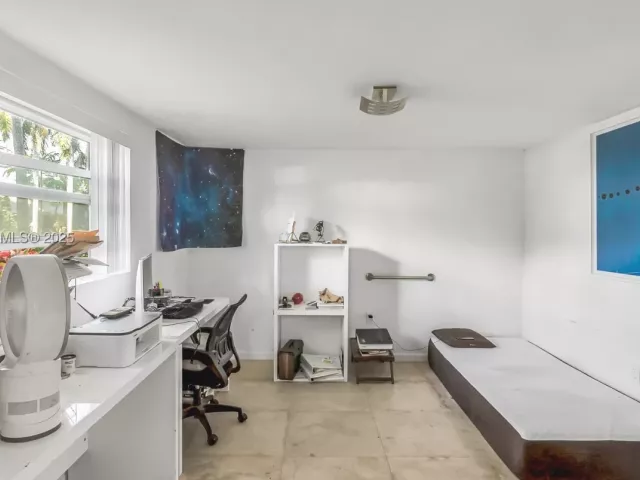 2-bedroom home for sale in Bay Harbor Islands - 10090 Bay Harbor Ter 10090 - MondialRealty