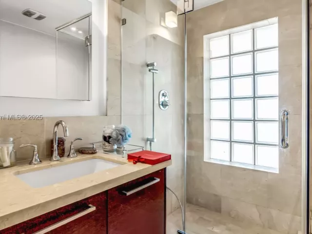 2-bedroom home for sale in Bay Harbor Islands - 10090 Bay Harbor Ter 10090 - MondialRealty