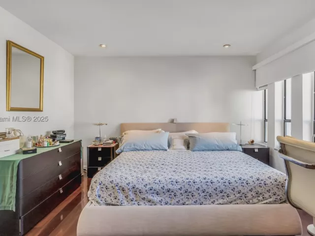 2-bedroom home for sale in Bay Harbor Islands - 10090 Bay Harbor Ter 10090 - MondialRealty