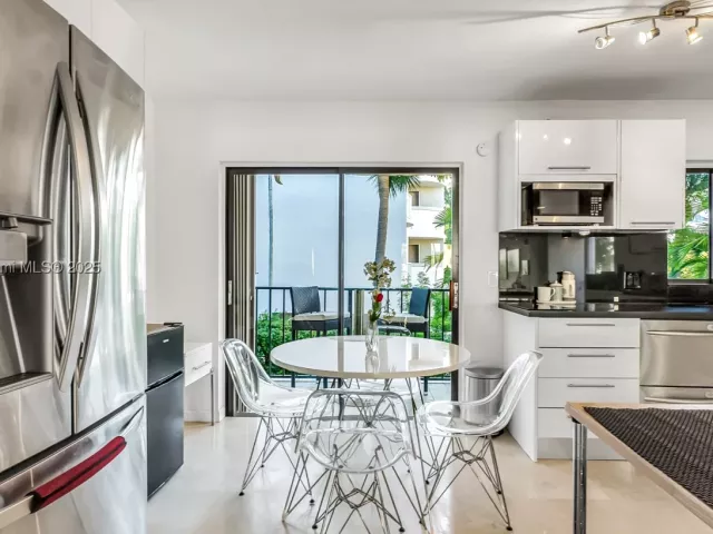 2-bedroom home for sale in Bay Harbor Islands - 10090 Bay Harbor Ter 10090 - MondialRealty
