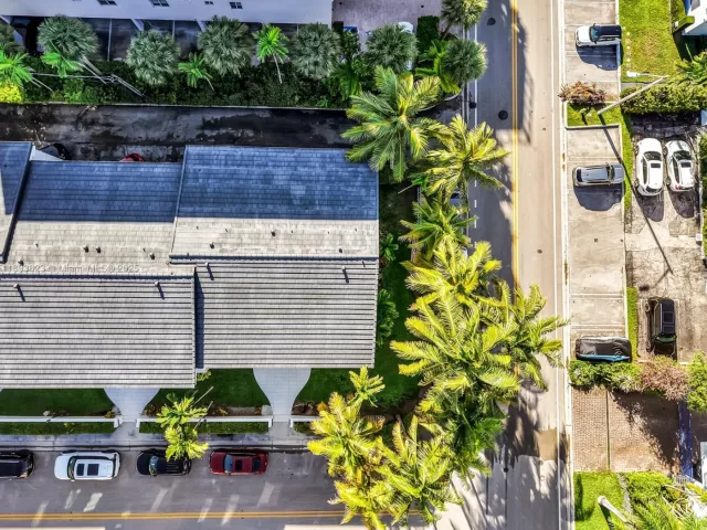 3-bedroom home for sale in Bay Harbor Islands - 10090 Bay Harbor Ter 10090 - MondialRealty