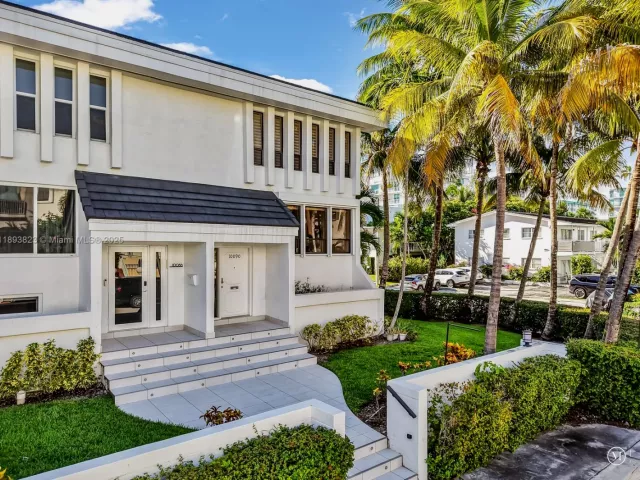 3-bedroom home for sale in Bay Harbor Islands - 10090 Bay Harbor Ter 10090 - MondialRealty