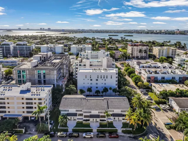 3-bedroom home for sale in Bay Harbor Islands - 10090 Bay Harbor Ter 10090 - MondialRealty