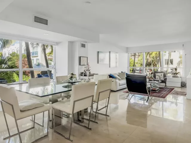 3-bedroom home for sale in Bay Harbor Islands - 10090 Bay Harbor Ter 10090 - MondialRealty