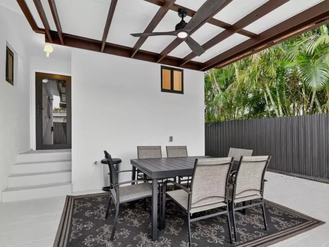 3-bedroom home for rent in West Palm Beach - 5008 Parker Avenue - MondialRealty