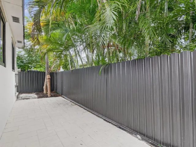 3-bedroom home for rent in West Palm Beach - 5008 Parker Avenue - MondialRealty
