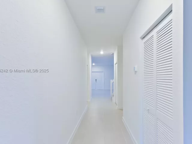 5-bedroom home for sale in Miami - 13203 SW 188th Ter - MondialRealty