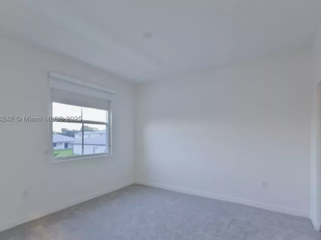 5-bedroom home for sale in Miami - 13203 SW 188th Ter - MondialRealty