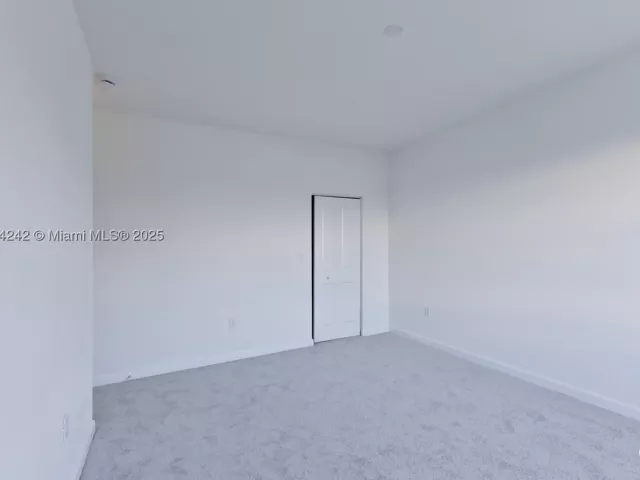 5-bedroom home for sale in Miami - 13203 SW 188th Ter - MondialRealty