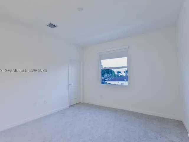 5-bedroom home for sale in Miami - 13203 SW 188th Ter - MondialRealty