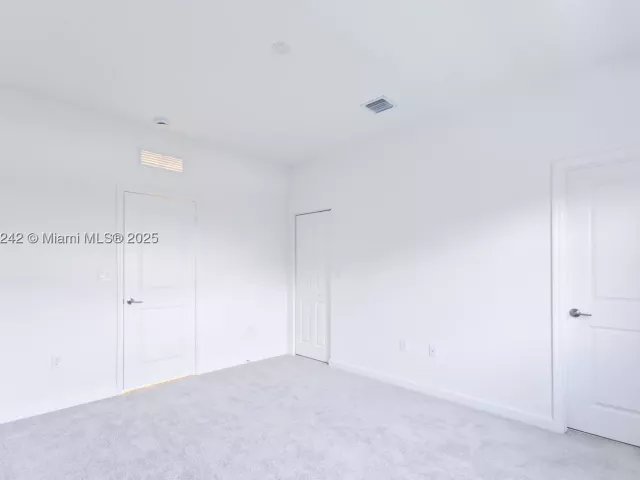 5-bedroom home for sale in Miami - 13203 SW 188th Ter - MondialRealty